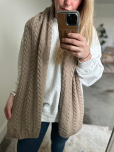 Cable Knit Scarf: Tan